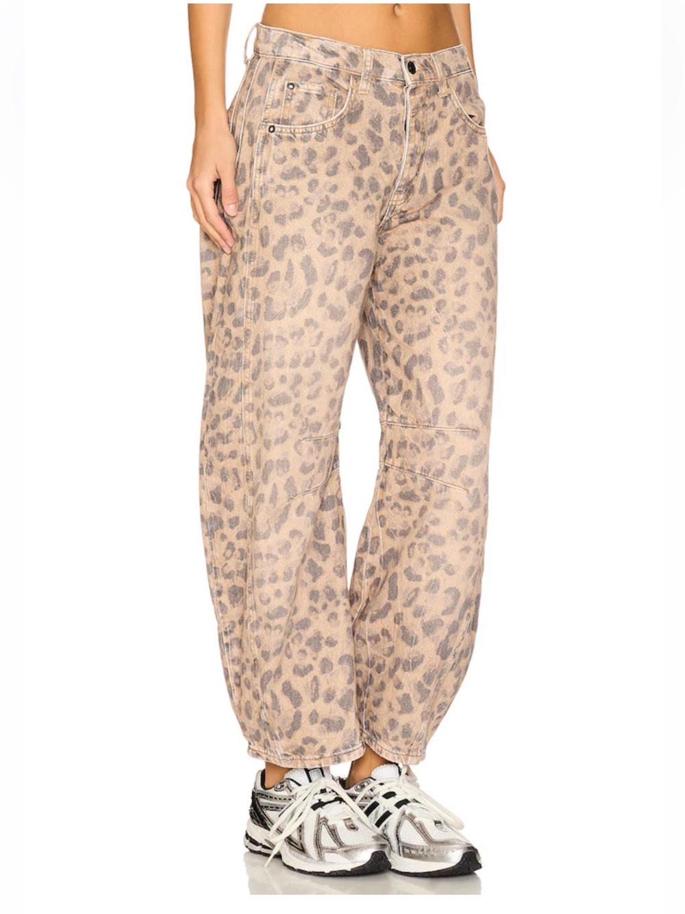 We The Free Leopard-Print barrel jeans in Tan and Gray. Size 26 - Picture 2 of 10